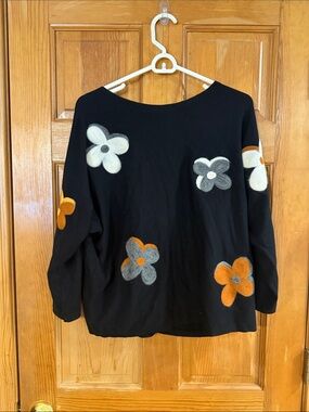 Aaeda black floral sweater size xlarge .